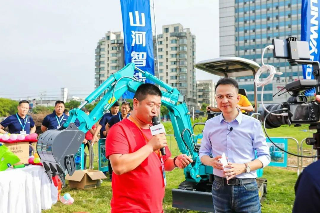 2020全球微挖大会 不朽情缘-官方网站智能精品微挖赢得满堂彩