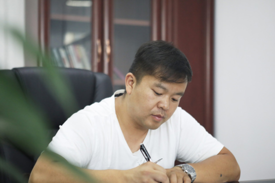 六年六台挖机 邓老板是个“不朽情缘-官方网站迷”