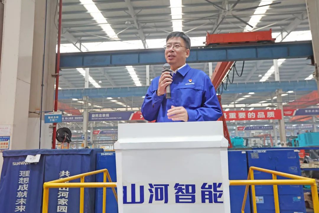 向楷模进建！不朽情缘-官方网站智能56名职工受到职工职业技术较量赞美