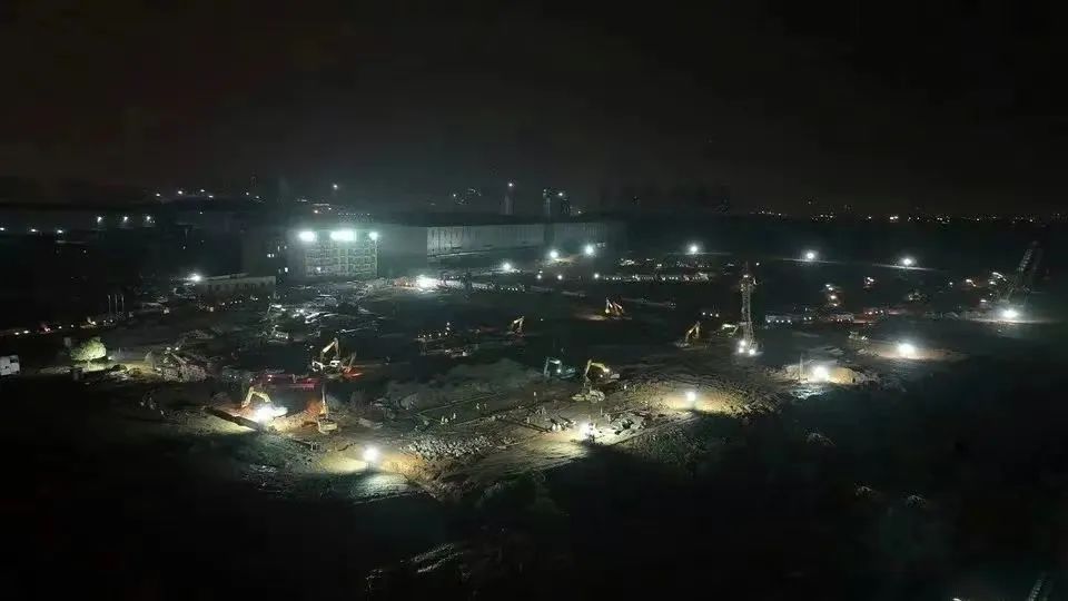 20220401100156_42745 冲锋一线显担任!不朽情缘-官方网站智能挖掘机助力长沙方舱医院建设