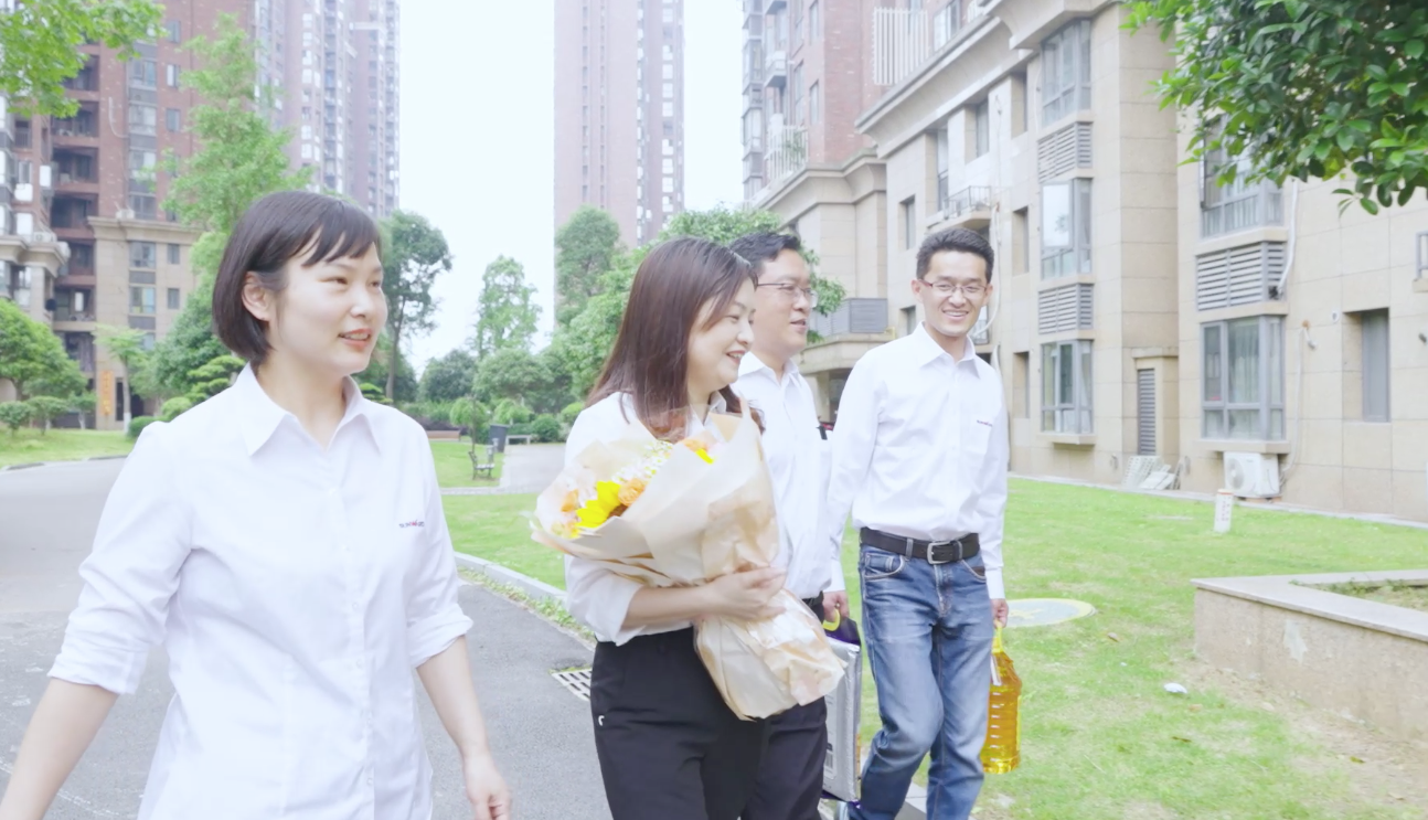 在母亲节，向你们身后的妈妈送去“不朽情缘-官方网站家园”的温暖