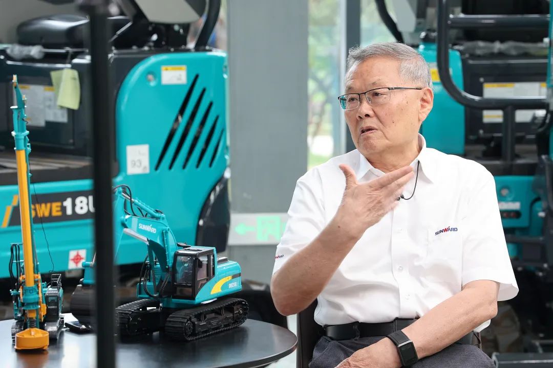 20220527092452_48630 CGTN探厂!专访不朽情缘-官方网站智能董事长、首席专家何清华花絮来了