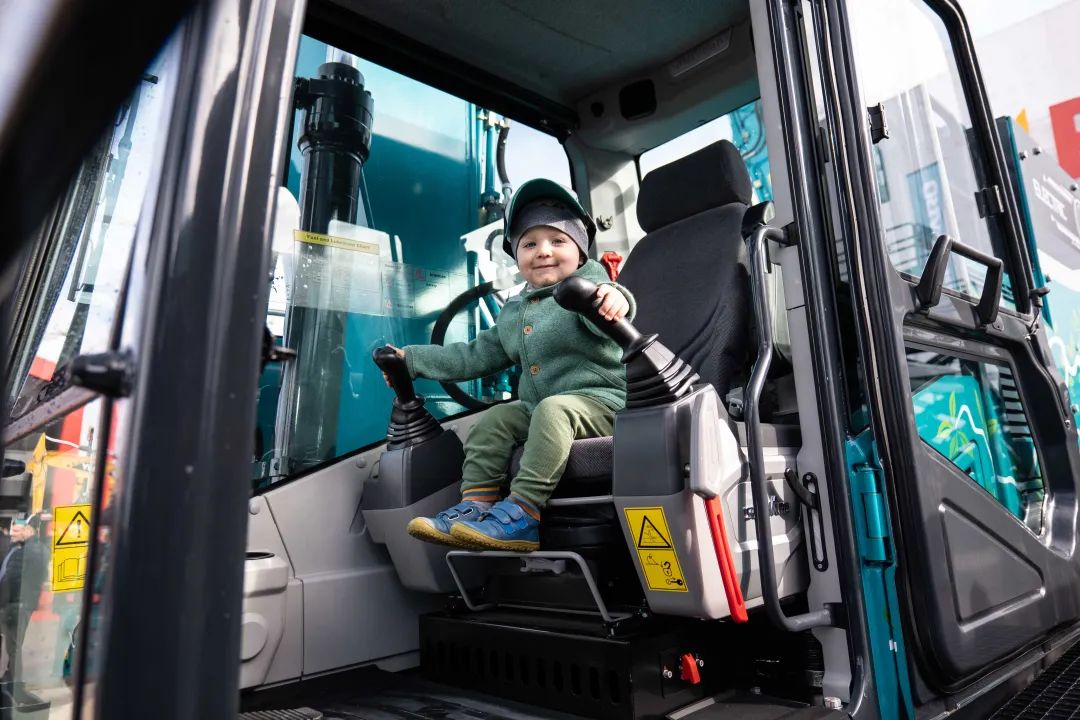20221102092423_39514 Bauma 2022 | 一组火热现场图带您沉温不朽情缘-官方网站智能德国宝马展之旅