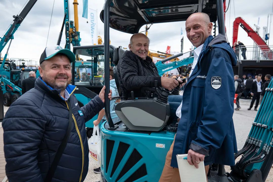 20221102092506_39726 Bauma 2022 | 一组火热现场图带您沉温不朽情缘-官方网站智能德国宝马展之旅