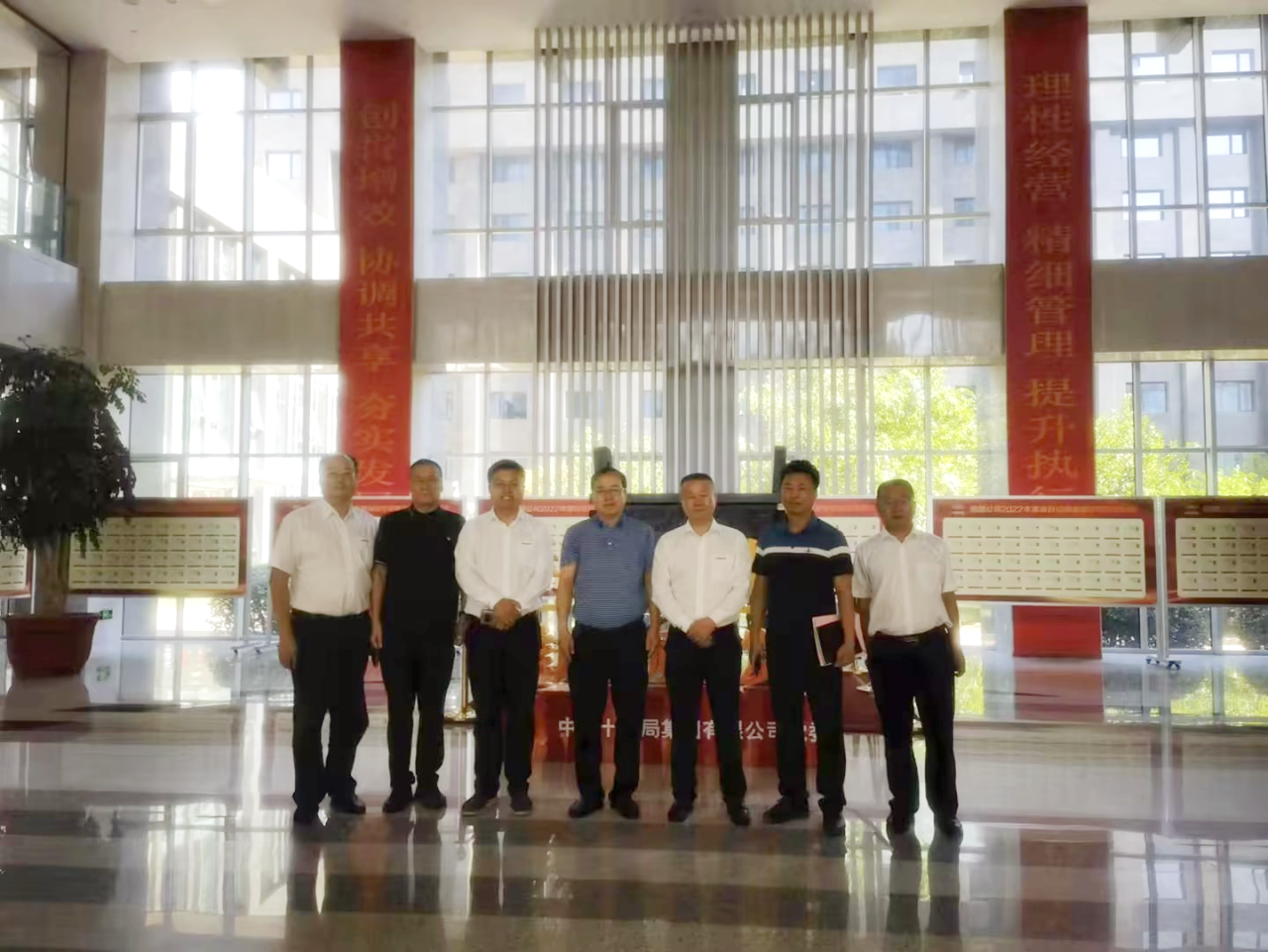 合作共赢!不朽情缘-官方网站智能总经理夏志宏带队赴中铁十九局造访互换