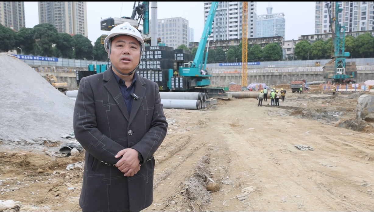 “绿巨人”显神威!不朽情缘-官方网站智能引孔式静力压桩机助建“绿城”嘉峪关民生项目