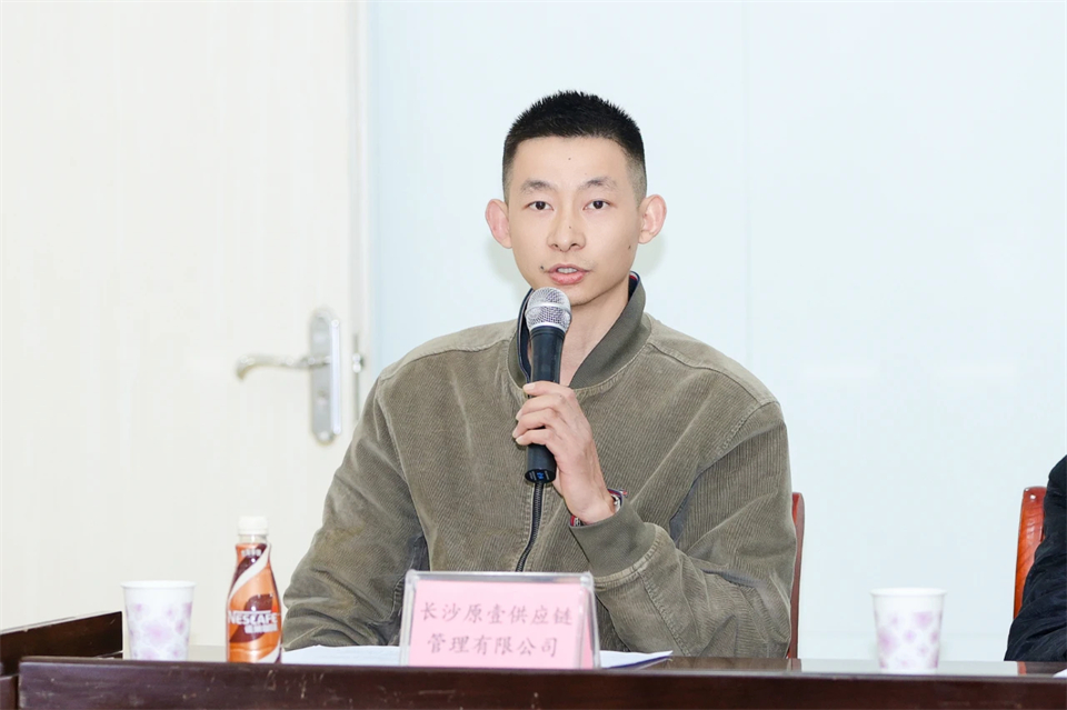 20250102173634_62828 长龙街路、不朽情缘-官方网站智能召开首届年货盛惠暨送春联文化惠民活动工作会议