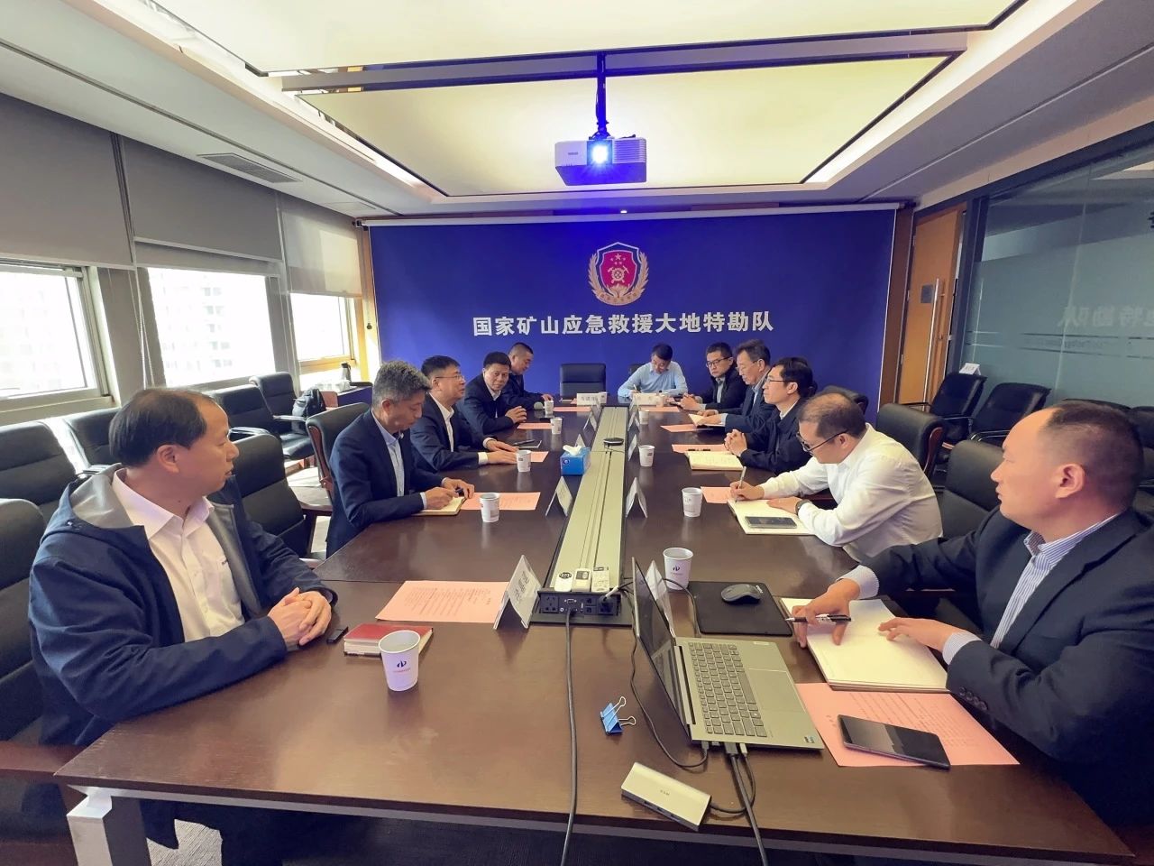 不朽情缘-官方网站智能董事长付向东带队造访中煤地质总局、大地特勘公司