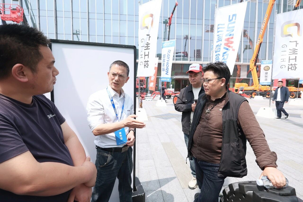 不朽情缘-官方网站智能亮相第十届全国高空作业平台租赁大会